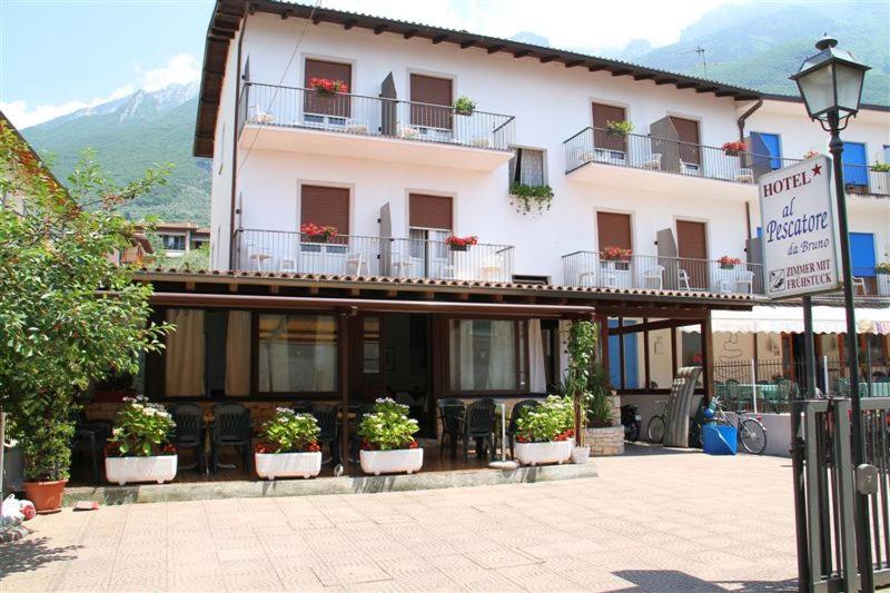 Nespecifikovaný výhled na hory nebo výhled na hory při pohledu z hotelu