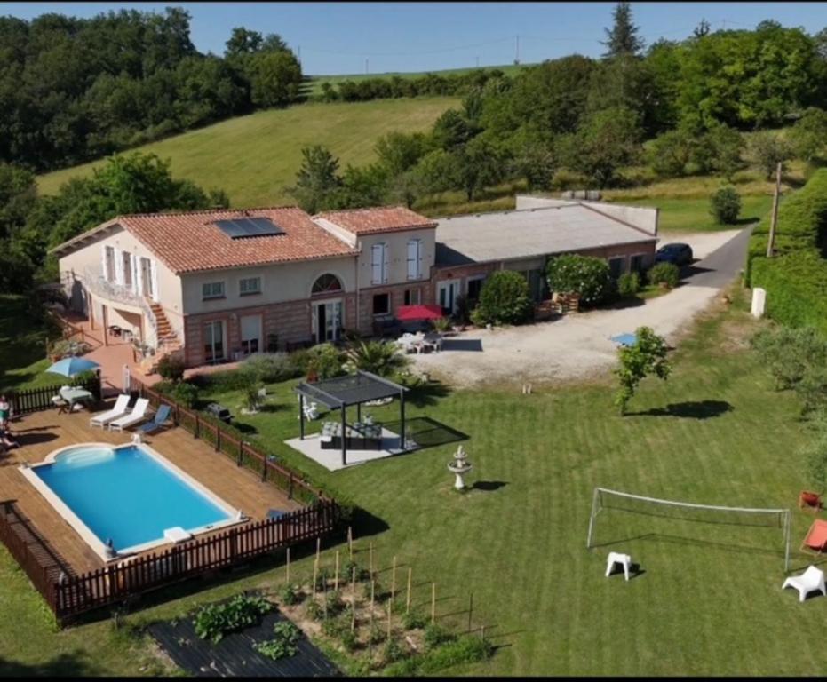 Bazén v ubytování Villa Monplaisir Zen nebo v jeho okolí