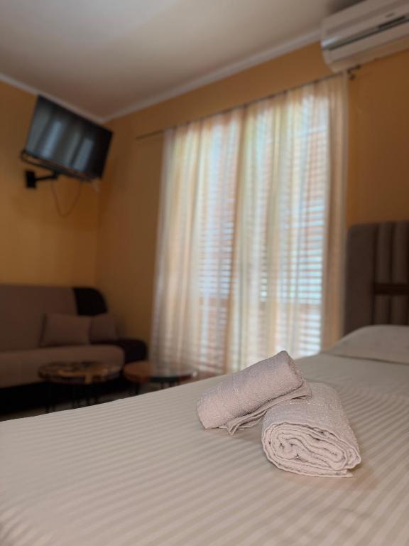 Posteľ alebo postele v izbe v ubytovaní ArtTaverna