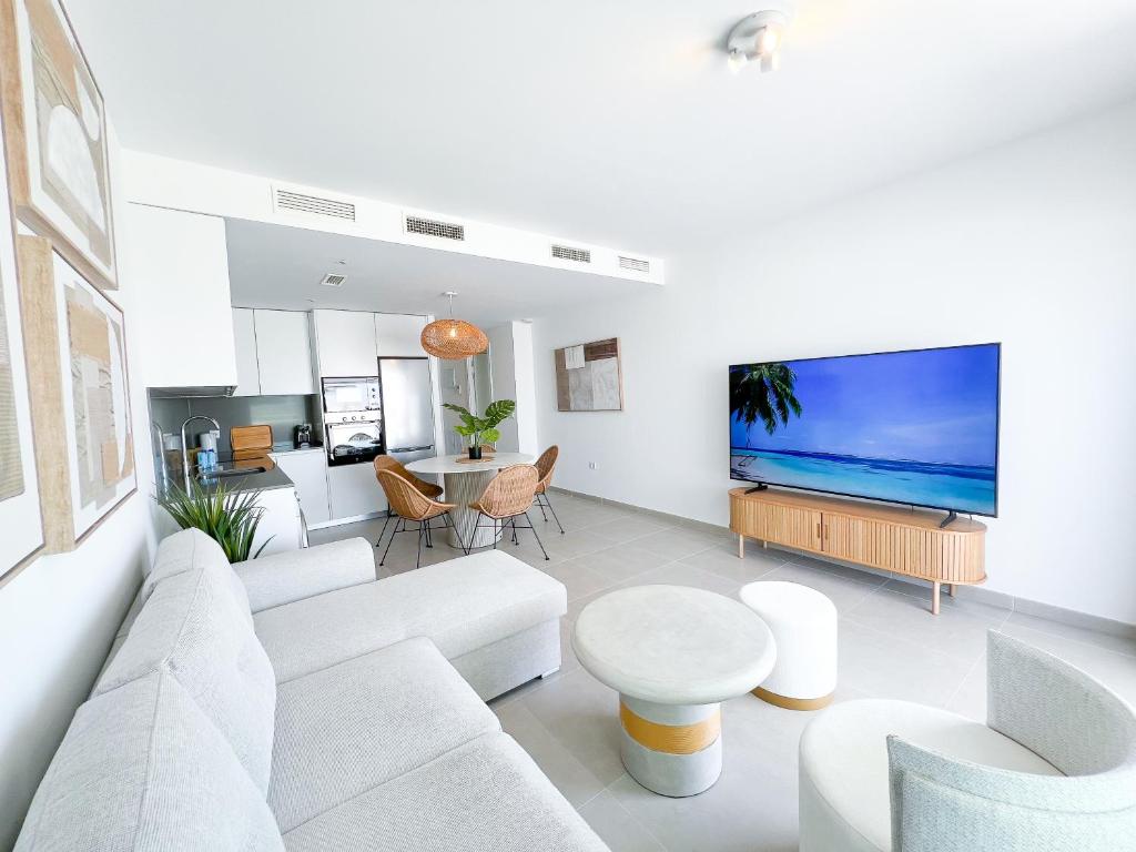 Family penthouse with sea views in Cancelada