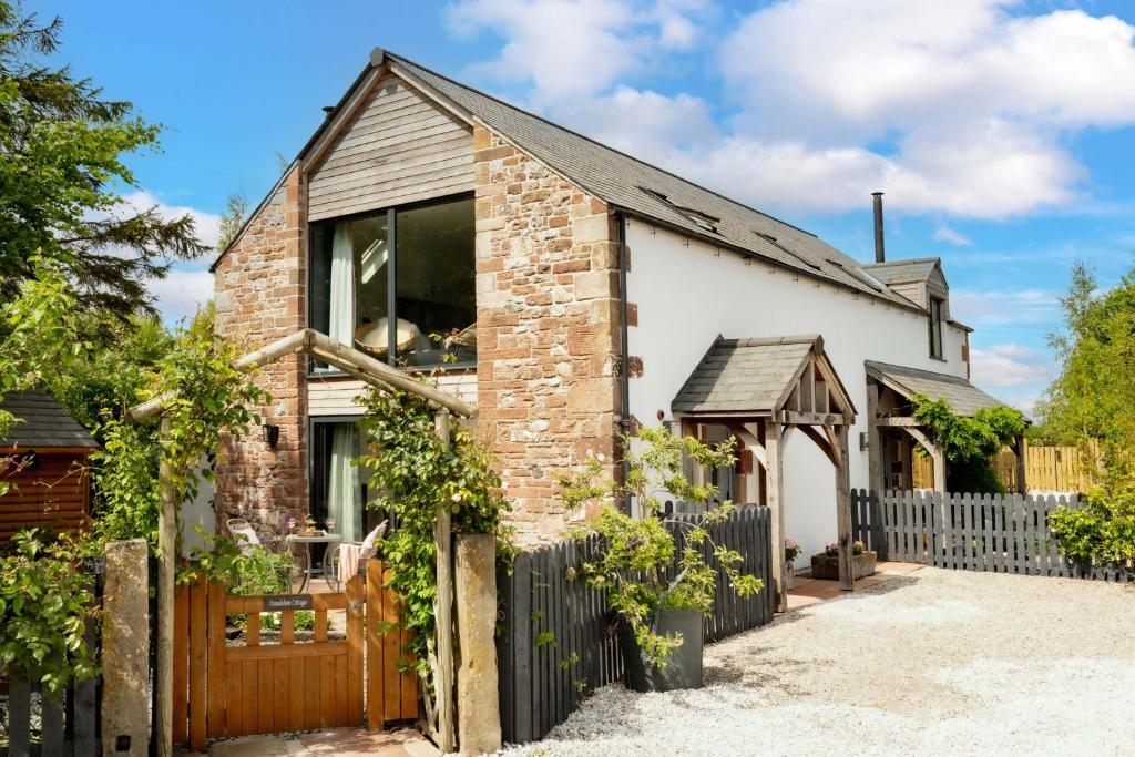 Hoone, kus puhkemaja asub