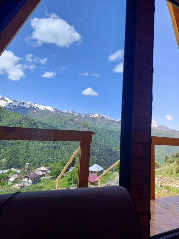 Nespecifikovaný výhled na hory nebo výhled na hory při pohledu z apartmánu