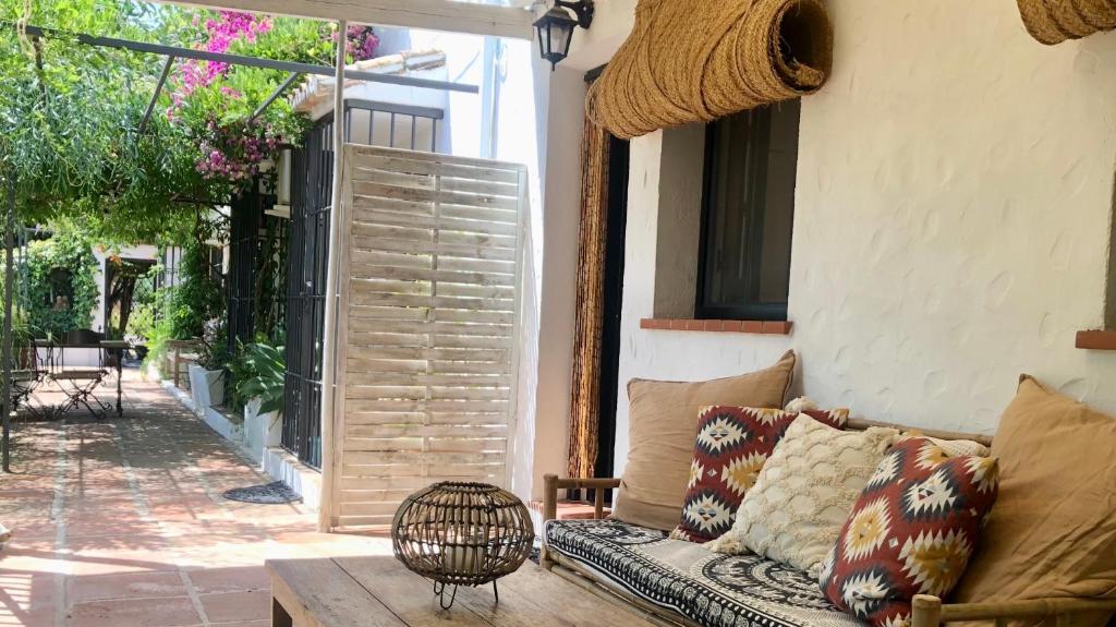 A seating area at A natural retreat