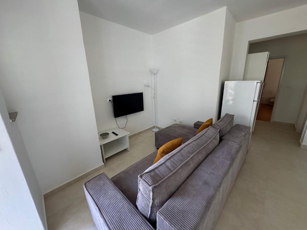 Televízia a/alebo spoločenská miestnosť v ubytovaní Apartments Marta - Zadar - near the sea
