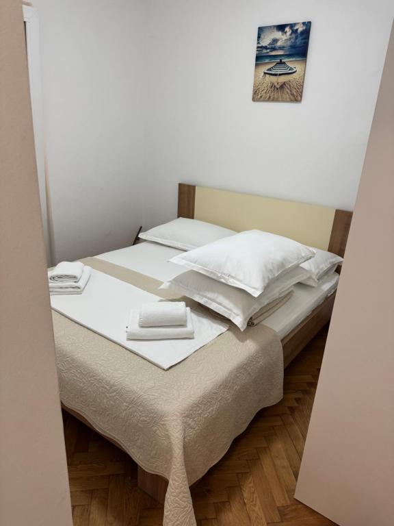 Posteľ alebo postele v izbe v ubytovaní Apartments Marta - Zadar - near the sea