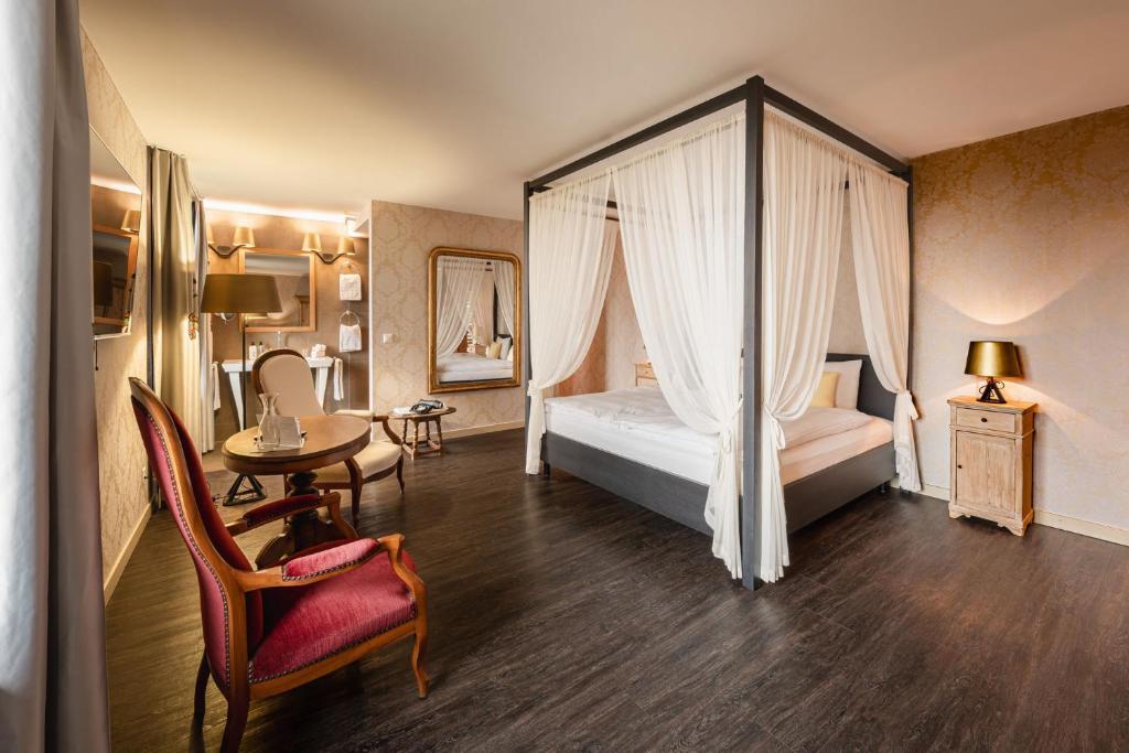 Postel nebo postele na pokoji v ubytování Hotel Greuterhof Islikon