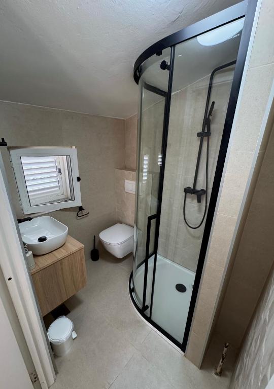 Kúpeľňa v ubytovaní Apartments Marta - Zadar - near the sea
