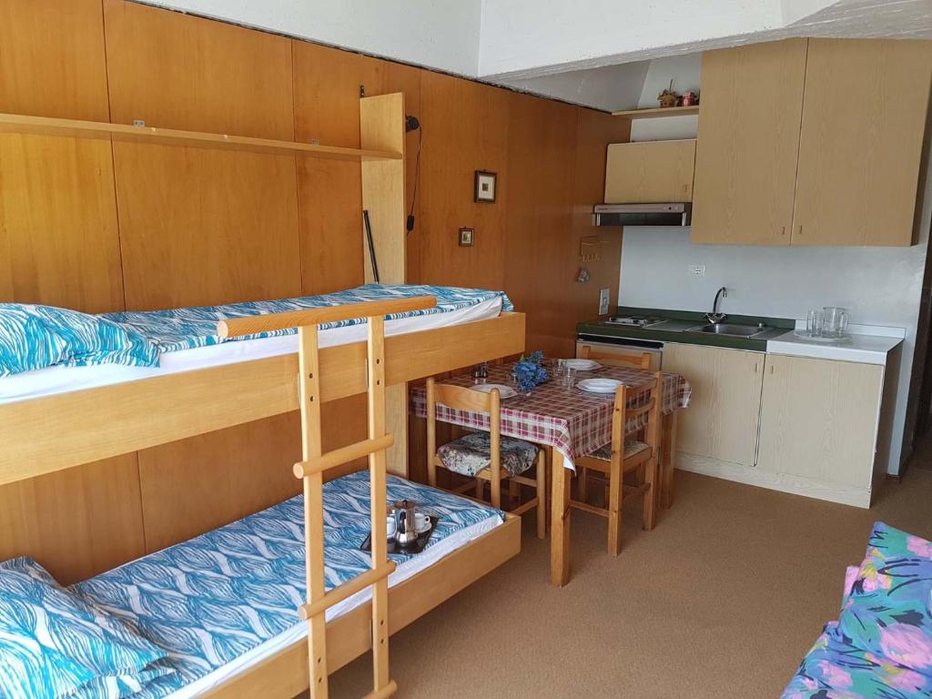 Kuchyň nebo kuchyňský kout v ubytování Res. Marilleva 1400 Apt.Solandra