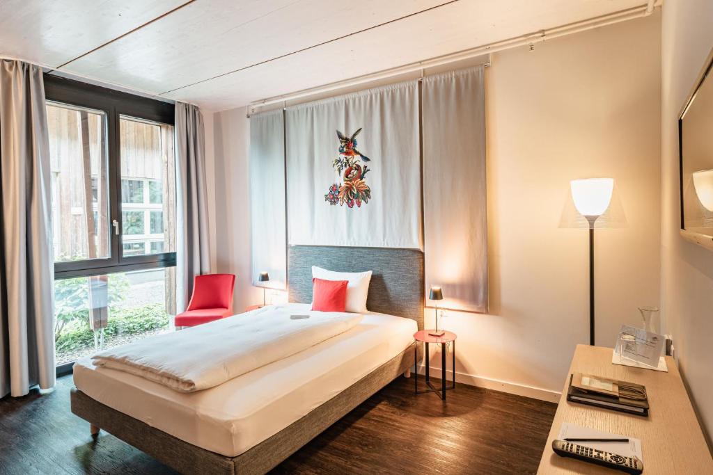 Postel nebo postele na pokoji v ubytování Hotel Greuterhof Islikon
