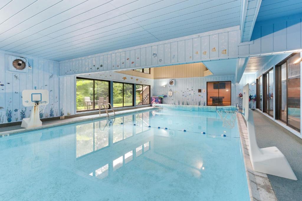 Bazén v ubytování Rum River Resort In-Home Pool Sauna nebo v jeho okolí