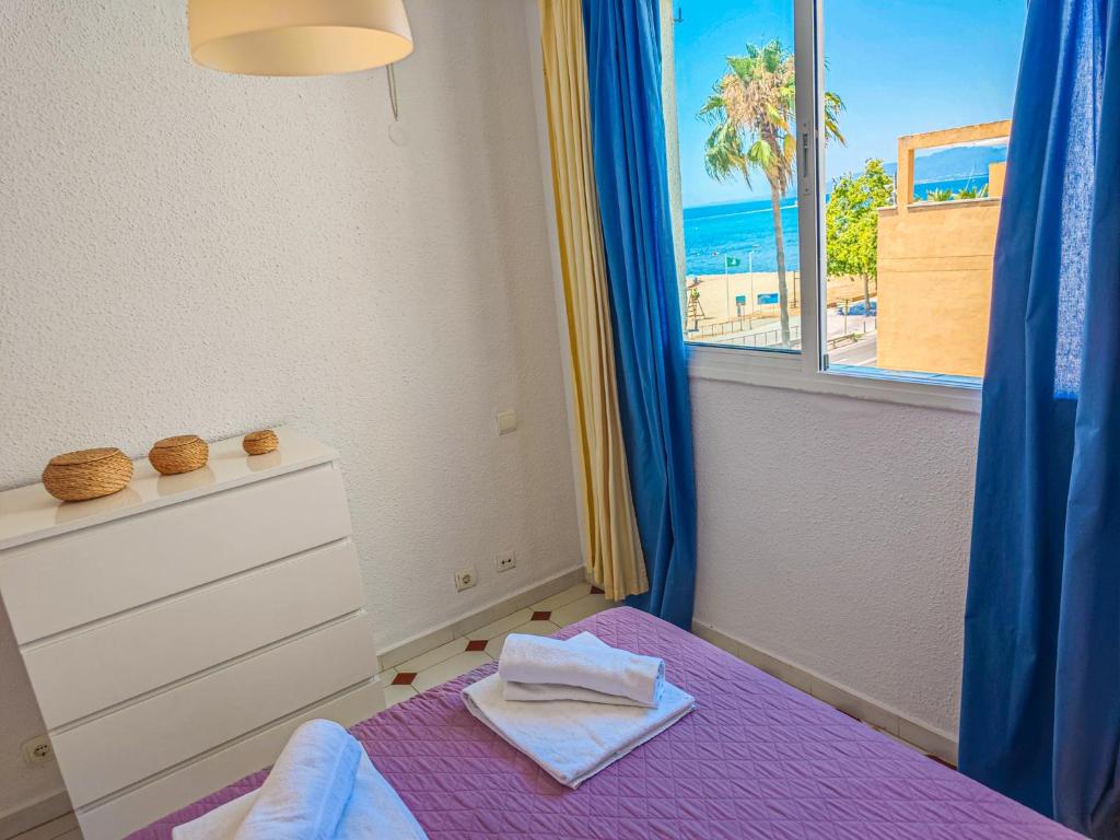 Posteľ alebo postele v izbe v ubytovaní LITORAL COSTA DORADA - TALLATS vista mar