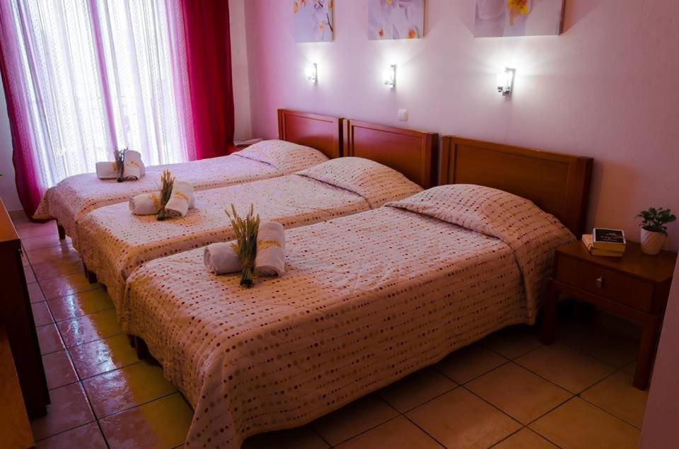 Postel nebo postele na pokoji v ubytování Hotel Kostis