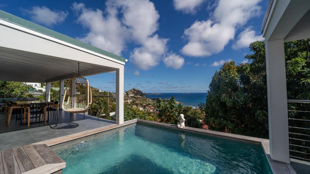 Ocean-Inspired Contemporary Villa