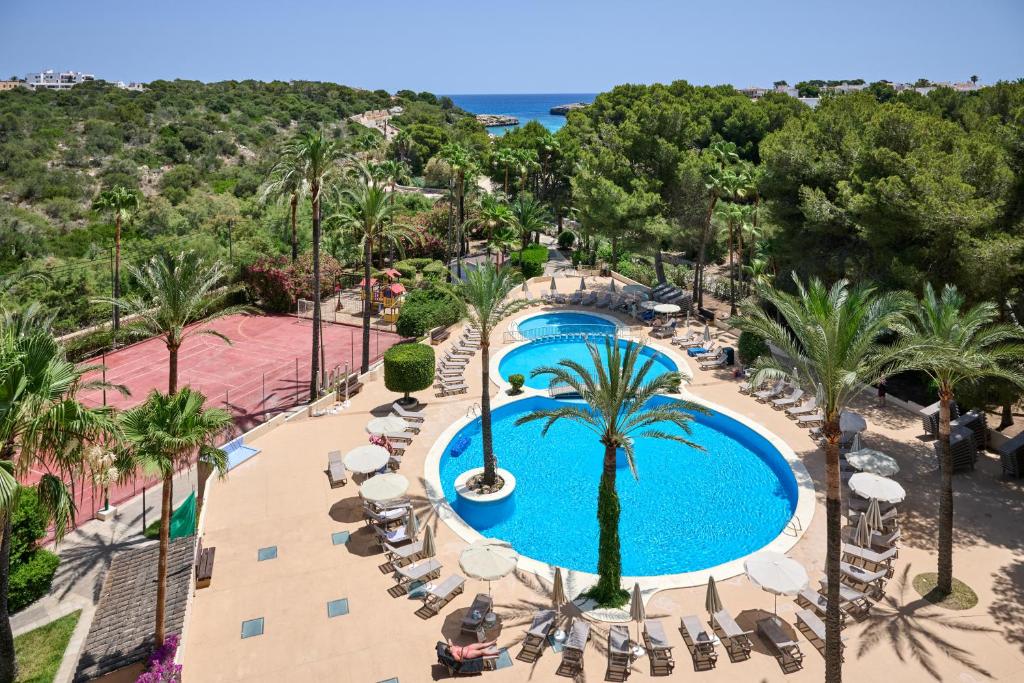 Bazén v ubytování Grupotel Cala Marsal Nature Hotel - New Reopening 2025 nebo v jeho okolí