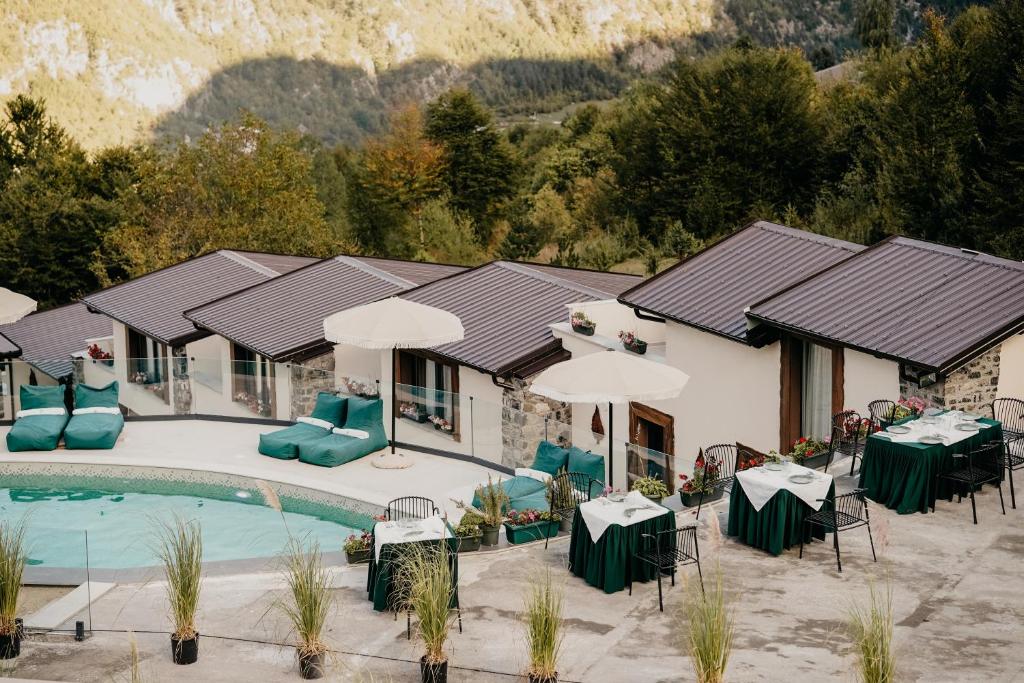 Bazén v ubytování Hotel Thethi nebo v jeho okolí