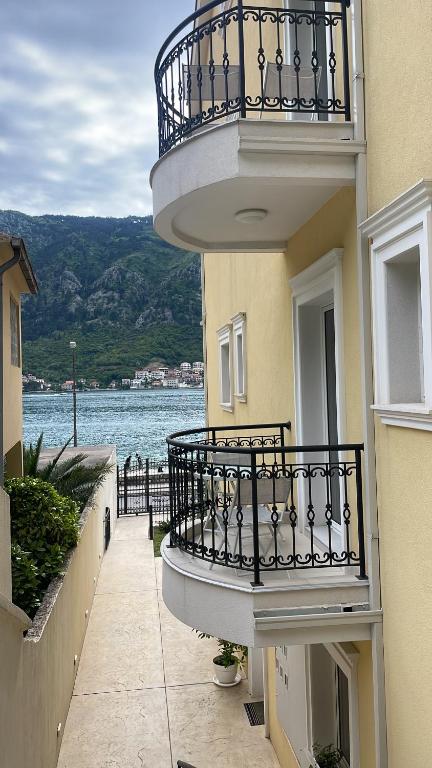 The Golden Luxury Apartments - 15