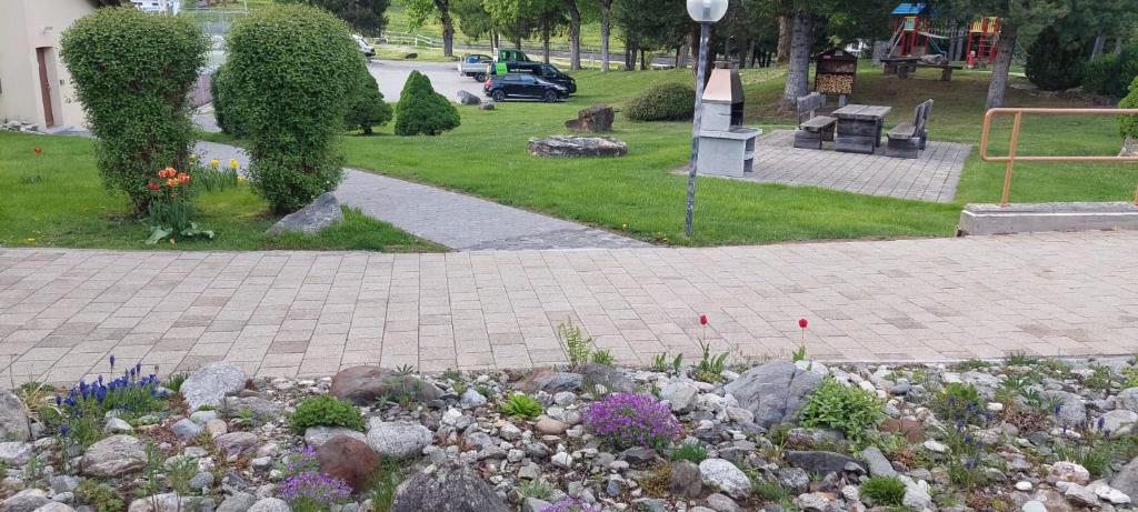 Zahrada ubytování Disentiserhof Mila