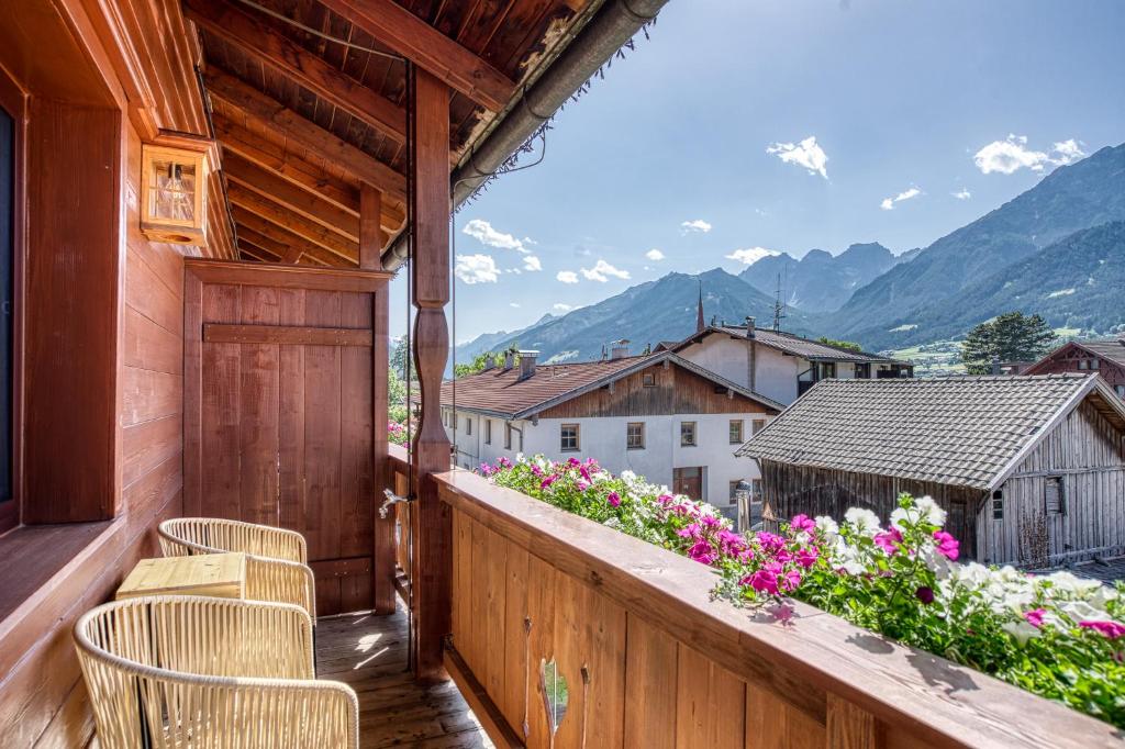 Nespecifikovaný výhled na hory nebo výhled na hory při pohledu z hotelu