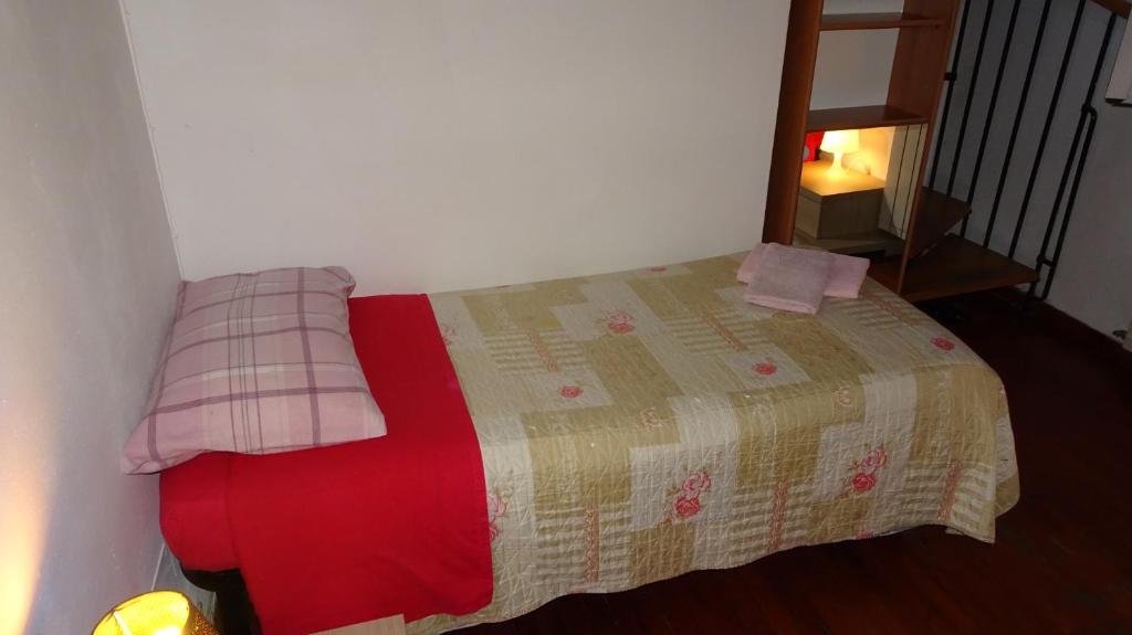 Holiday House Ospedale 2 - Standard Single Room With Shared Bathroom
