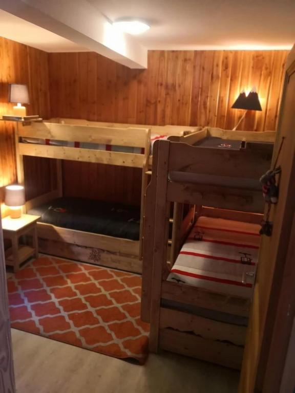 Postel nebo postele na pokoji v ubytování le chalet pointu de capucine