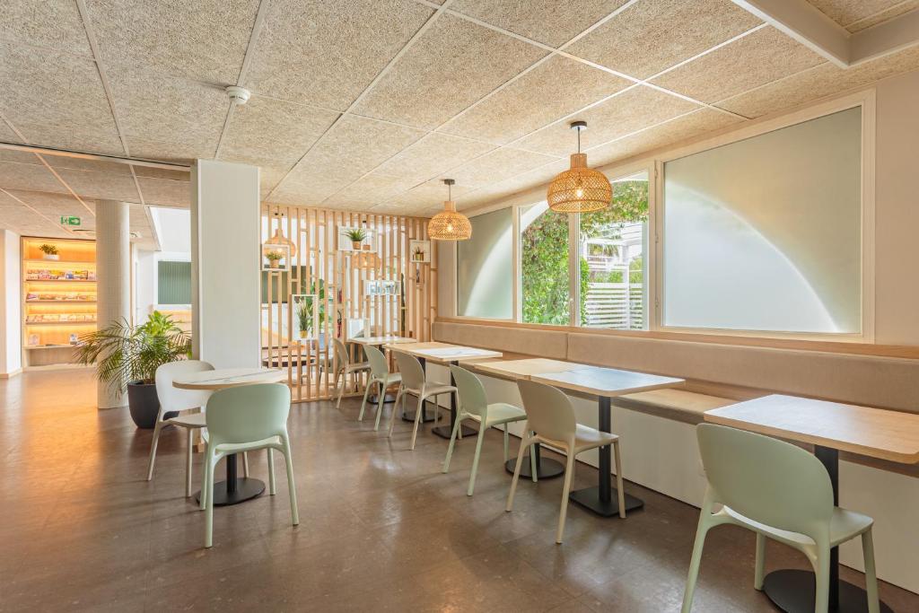 Restaurace v ubytování Kyriad Anglet - Biarritz