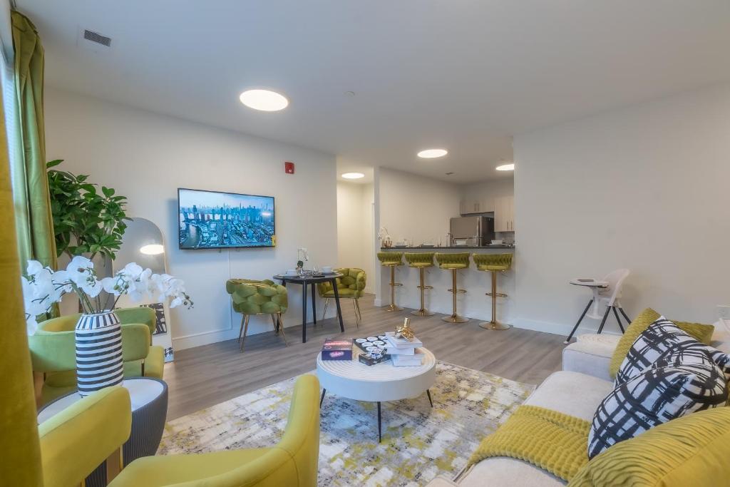 a living room with a couch and a table at Opulence in Olive with Free Parking, 2 BR 2 baths Suite, 5 beds and Sleeps 8 in Orange