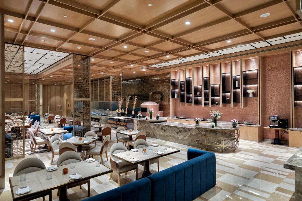 Posezení v ubytování Merlis Hotel Coimbatore