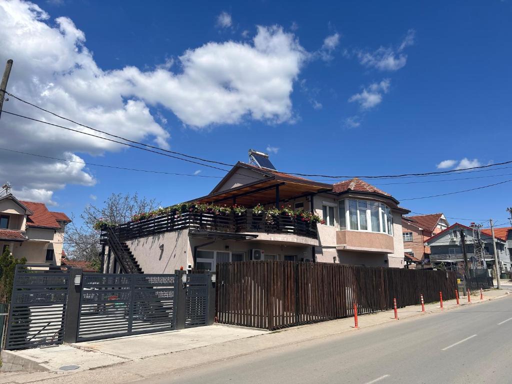 Crown Apartments - Housity