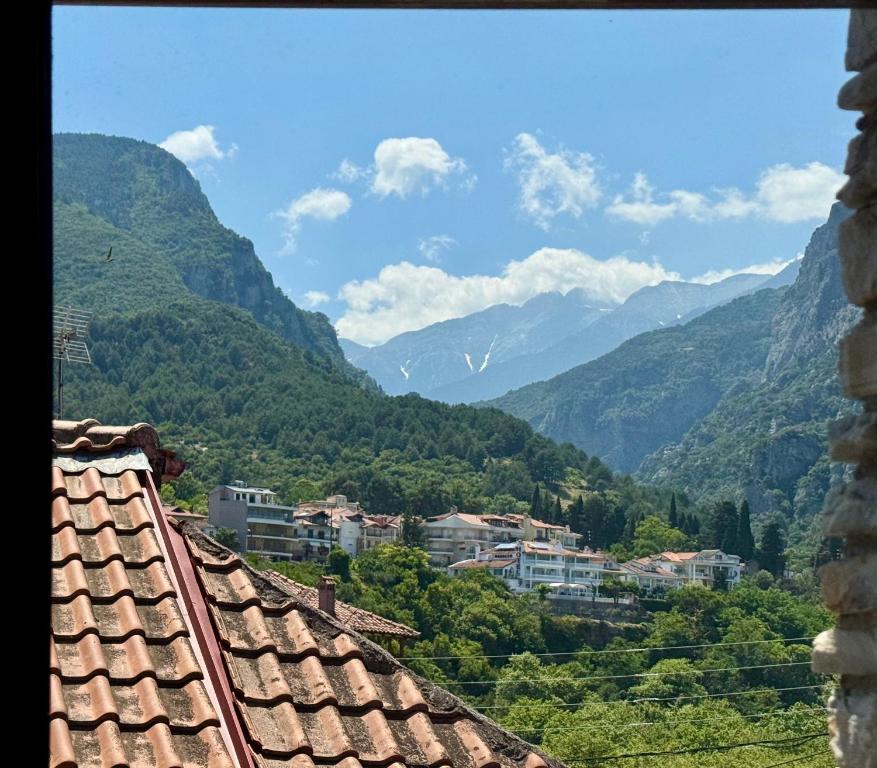 Nespecifikovaný výhled na hory nebo výhled na hory při pohledu z hotelu