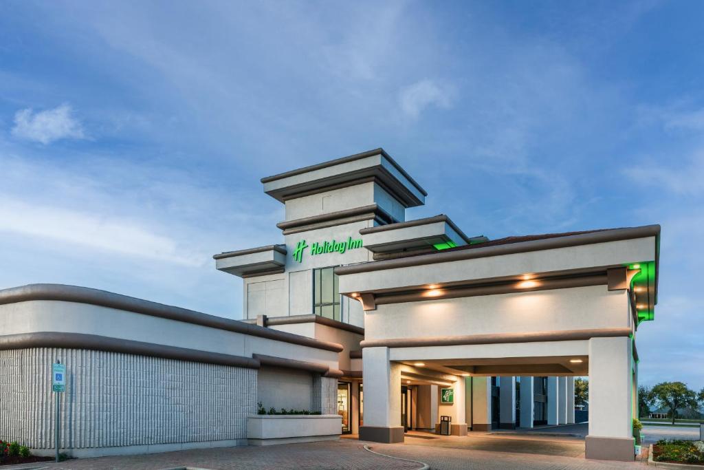 una representación del frente de un hotel en Holiday Inn Port Arthur - Park Central by IHG, en Port Arthur