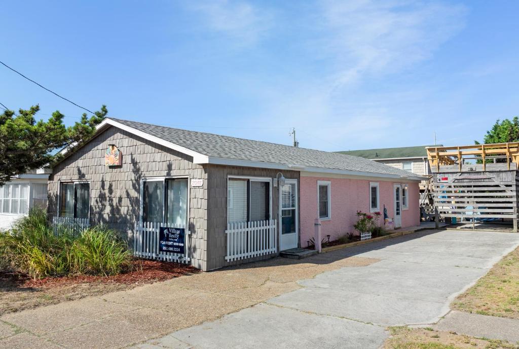 Το κτήριο όπου στεγάζεται  η παραθεριστική κατοικία