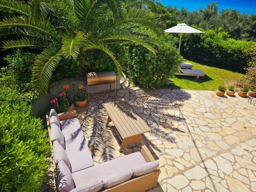 Ogród w obiekcie Corfu Glyfada Apartment 45