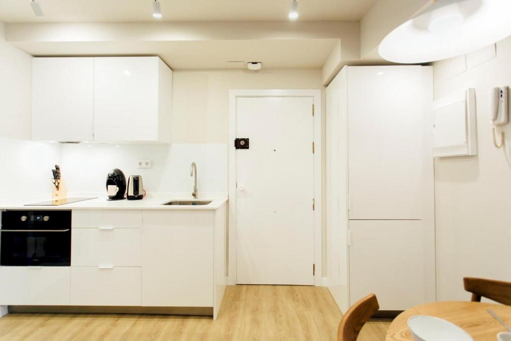 Kuchyňa alebo kuchynka v ubytovaní Studio 1Bd 1Bth - Center- Alfalfa