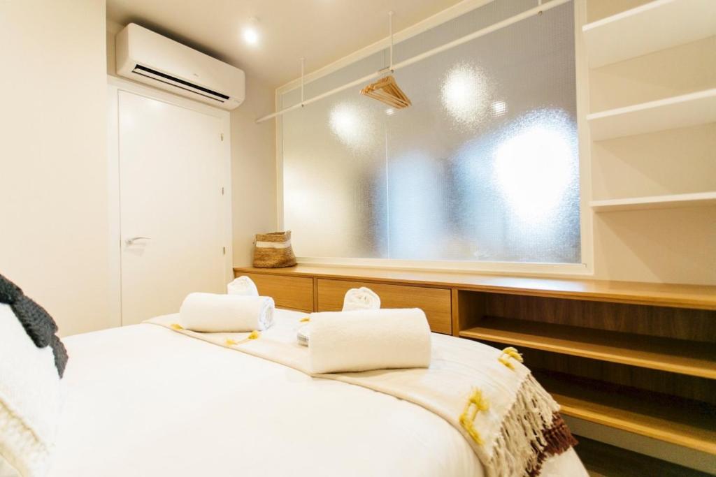 Posteľ alebo postele v izbe v ubytovaní Studio 1Bd 1Bth - Center- Alfalfa