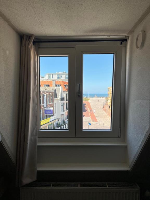 Φωτογραφία από το άλμπουμ του Beachfront studio with sunset view στο Σεβενίνγκεν