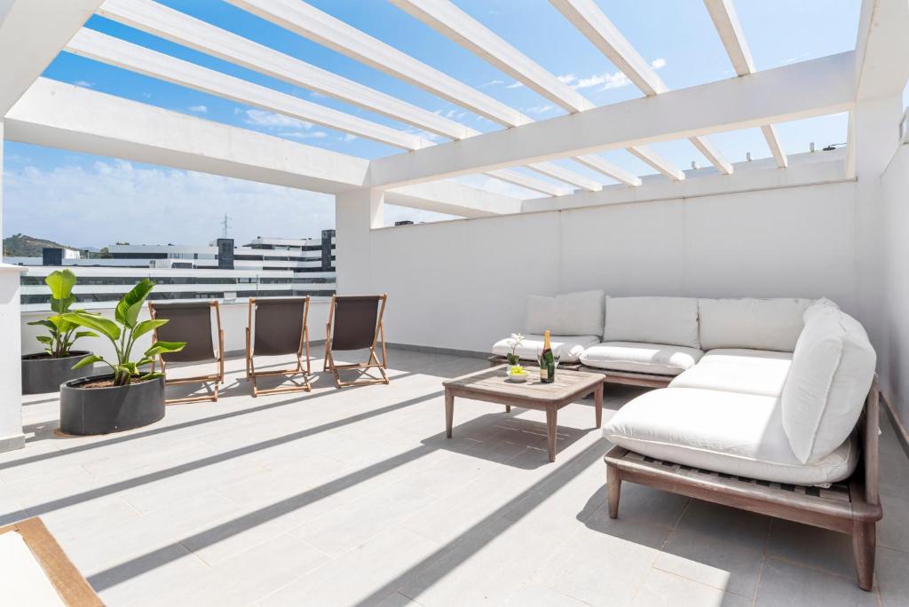 Solarium Penthouse Walk to Beach & Old Town