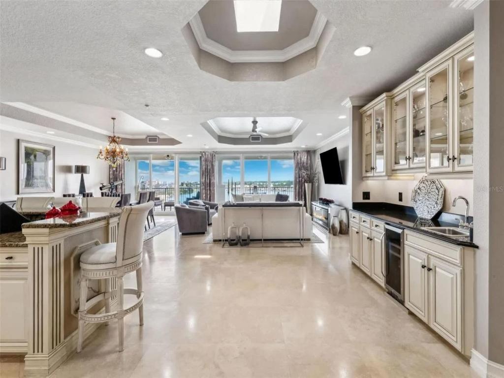 Stunning Penthouse Apartment With Sweeping Views image