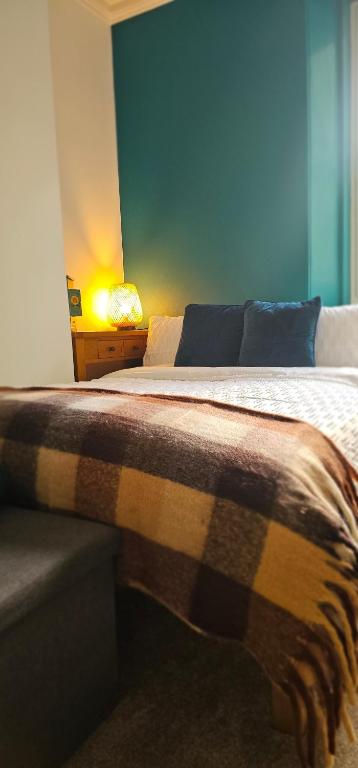 Ένα ή περισσότερα κρεβάτια σε δωμάτιο στο Wee Home