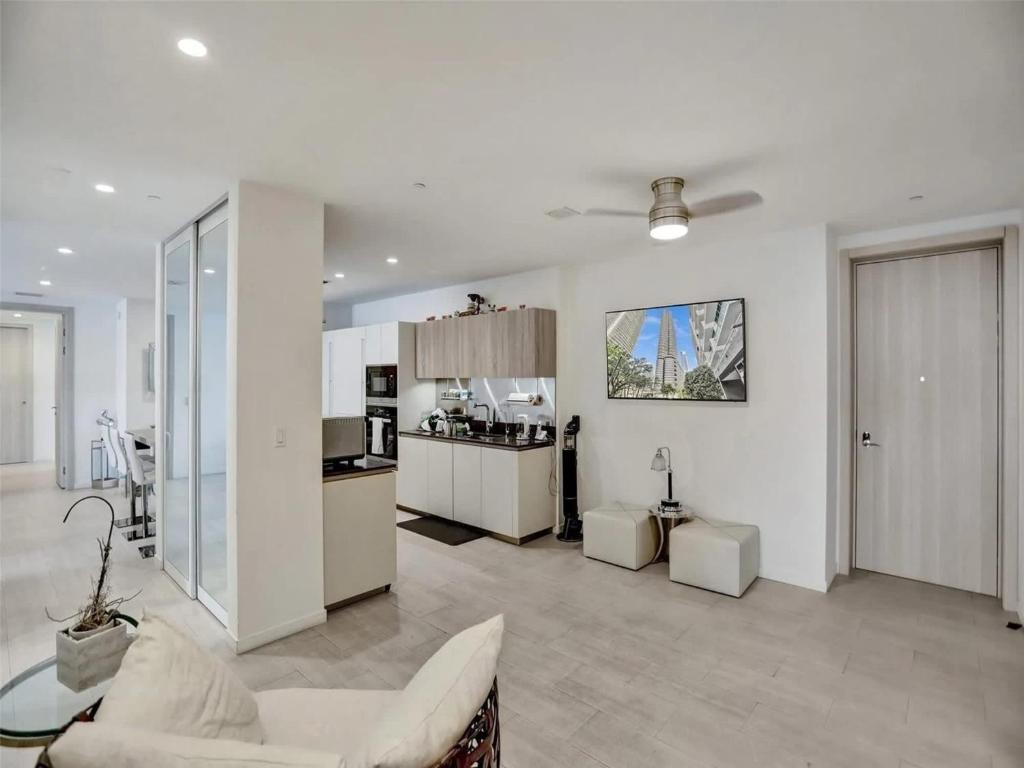 Kuchyň nebo kuchyňský kout v ubytování Elegant Penthouse with Bay Views in Brickell