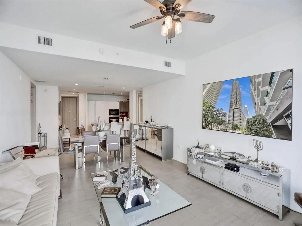 Kuchyň nebo kuchyňský kout v ubytování Elegant Penthouse with Bay Views in Brickell