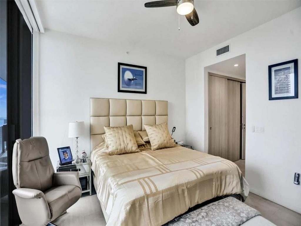 Postel nebo postele na pokoji v ubytování Elegant Penthouse with Bay Views in Brickell