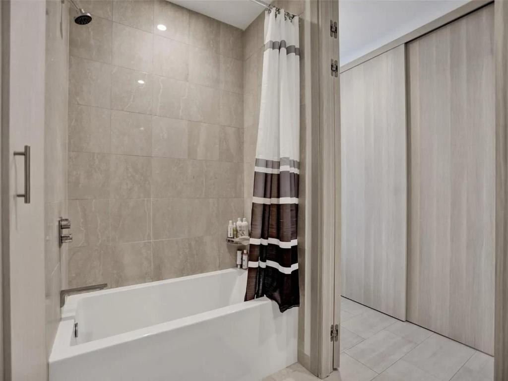 Koupelna v ubytování Elegant Penthouse with Bay Views in Brickell