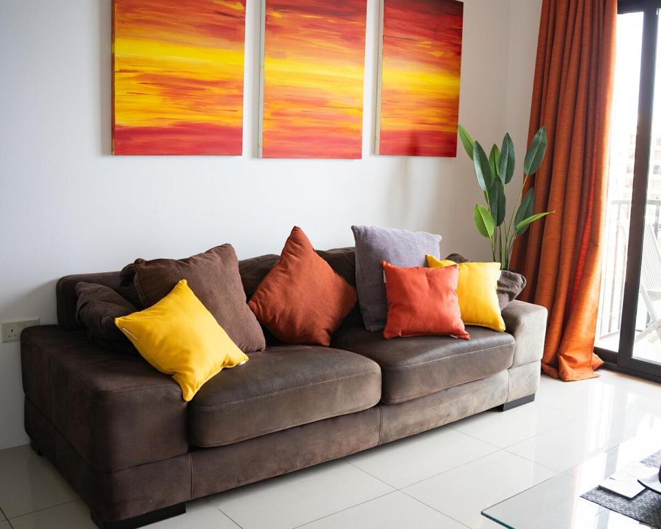 Χώρος καθιστικού στο Sea Front 2 bedroom apartment