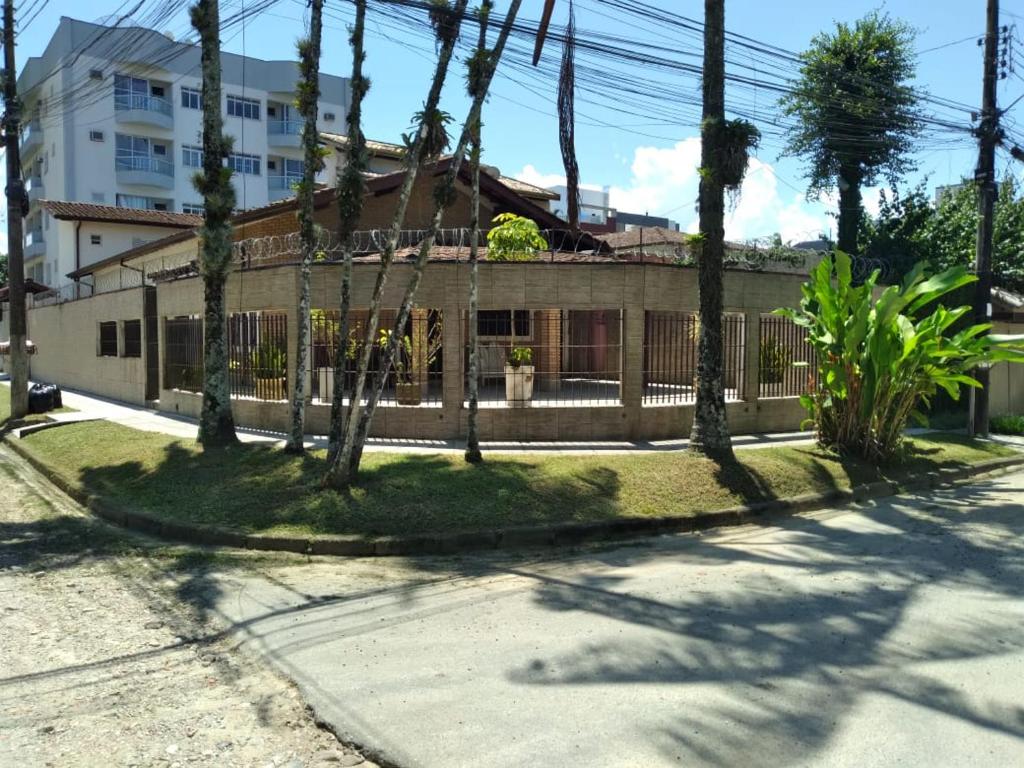 Hoone, kus puhkemaja asub