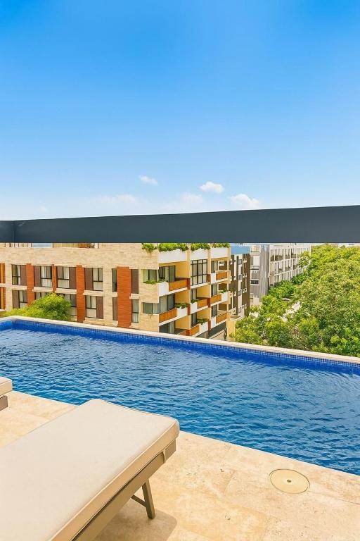 a view of a building with a swimming pool at Penthouse cerca de la playa in Tulum