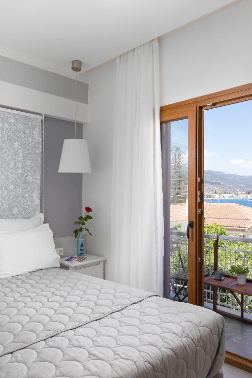 Postel nebo postele na pokoji v ubytování Dimitra Boutique Hotel