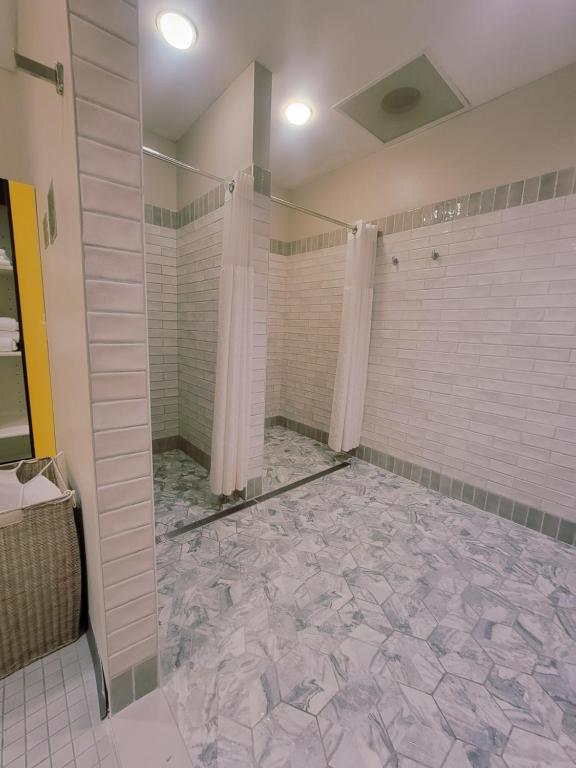 Koupelna v ubytování La Tourelle Hotel & Spa