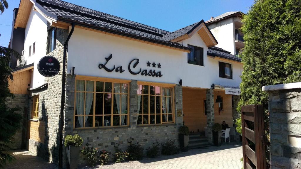 Fațada sau intrarea în Pensiune Restaurant La Cassa