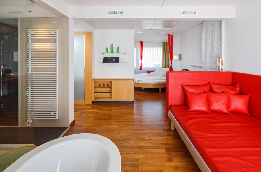 Posezení v ubytování Ramada by Wyndham Baden Hotel du Parc