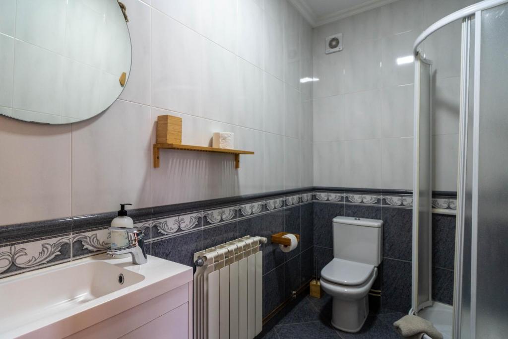 Kúpeľňa v ubytovaní Apartamento Sarmiento- Casco histórico Mondoñedo